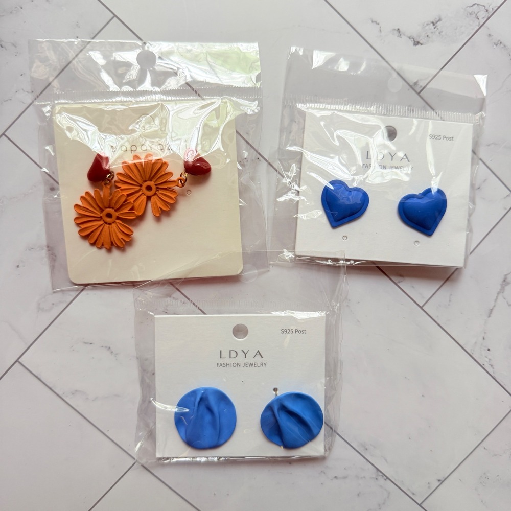 3 Pair Earring Bundle LDYA Blue Hearts Round Orange Daisy Flower